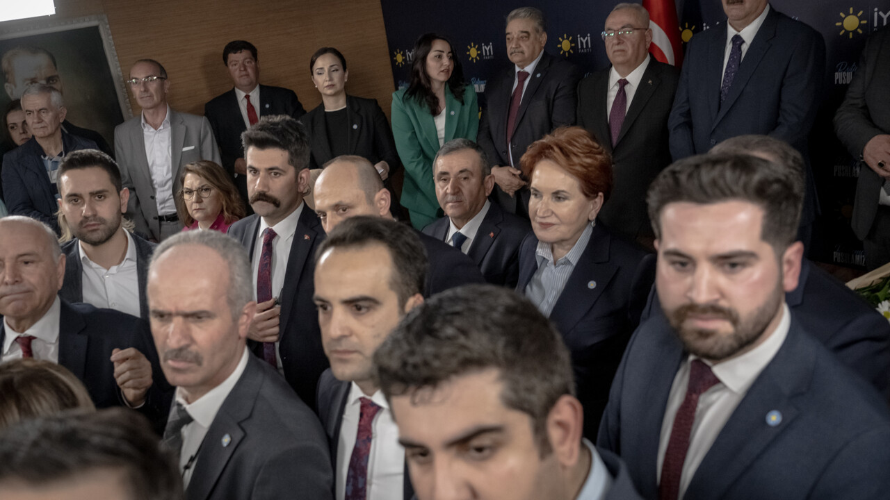 İyi Parti'de Ankara depremi sürüyor: İlçe yönetimini görevden alıp adayı geri çektiler İyi Parti'de Ankara depremi sürüyor: İlçe yönetimini görevden alıp adayı geri çektiler