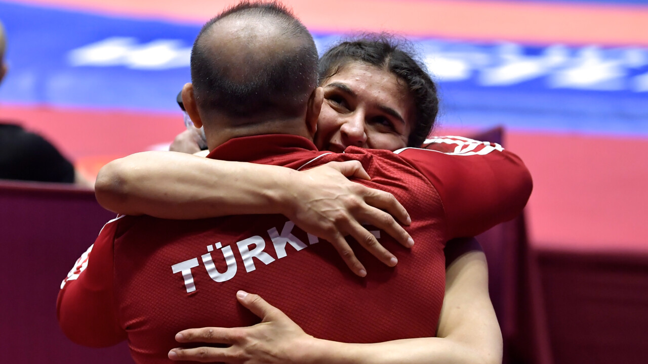 Nesrin Baş gururlandırdı! Milli sporcu Romanya'dan altın madalya ile dönüyor Nesrin Baş gururlandırdı! Milli sporcu Romanya'dan altın madalya ile dönüyor