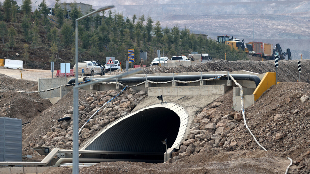 Bakan Bayraktar maden sahasında: Kayıp işçilerin 3'ü bir, 6'sı başka lokasyonda