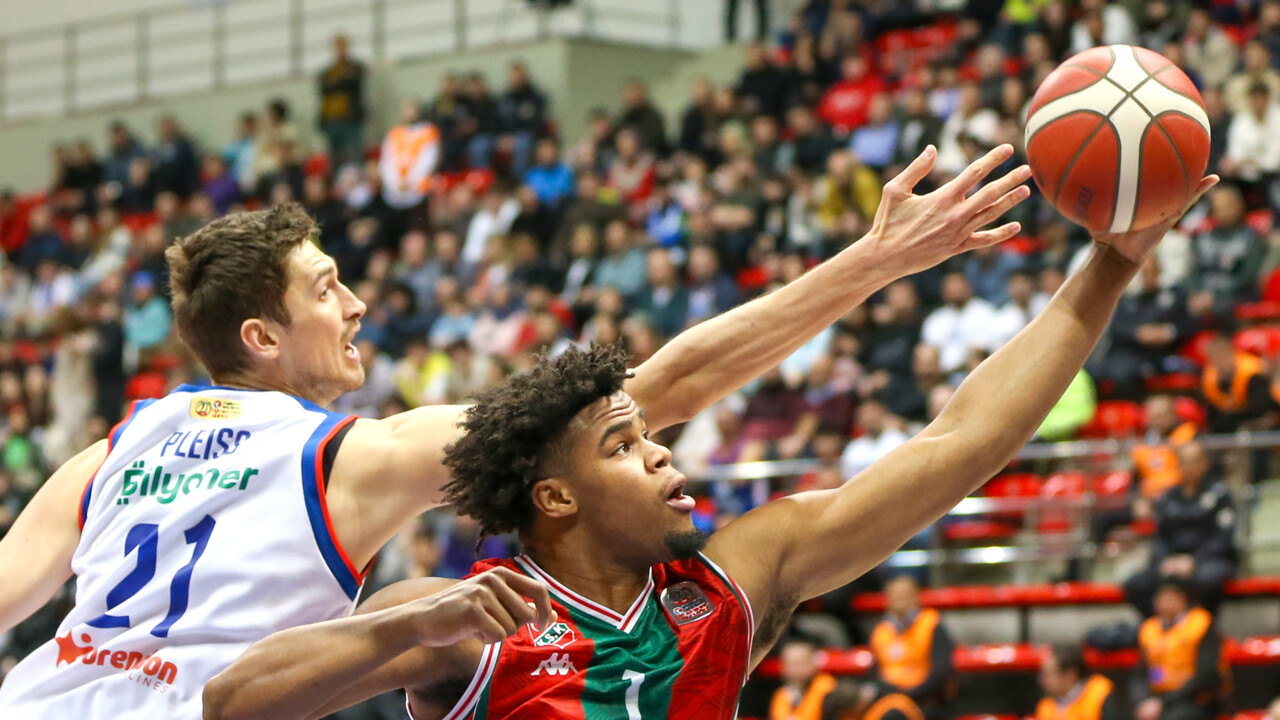Anadolu Efes finalde! Türkiye Kupası şampiyonu Konya'da belli olacak Anadolu Efes finalde! Türkiye Kupası şampiyonu Konya'da belli olacak