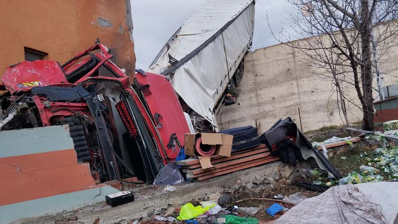İki yılda bir aynı kabus! Sivas'taki talihsiz ev bu kez kullanılamaz hale geldi İki yılda bir aynı kabus! Sivas'taki talihsiz ev bu kez kullanılamaz hale geldi