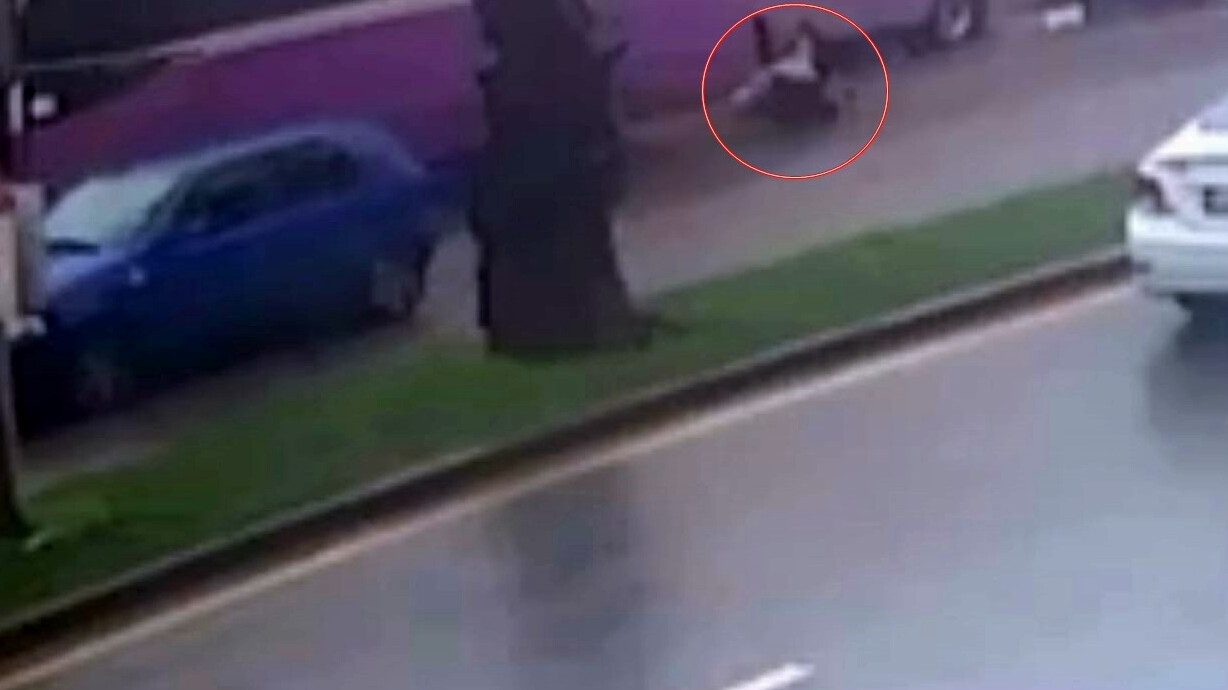 Özel halk otobüsü kadını ezdi! Kahreden anlar kamerada