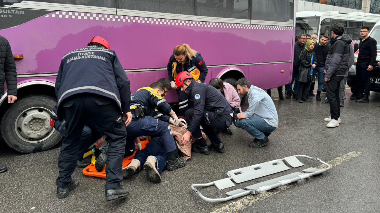 Özel halk otobüsü kadını ezdi! Kahreden anlar kamerada