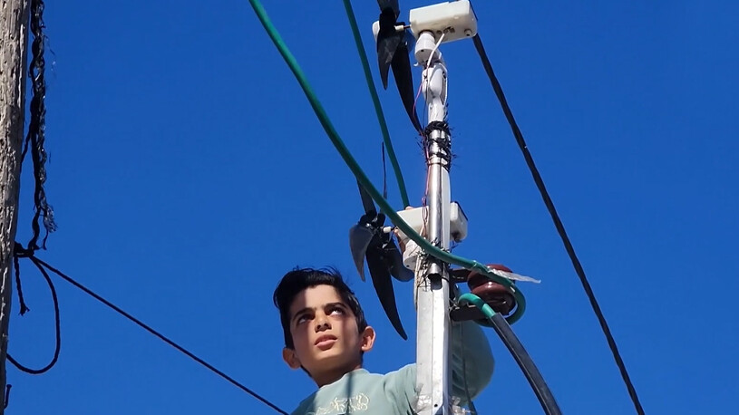 ‘Gazzeli Newton’ ürettiği elektrikle mülteci kampını karanlıktan kurtardı