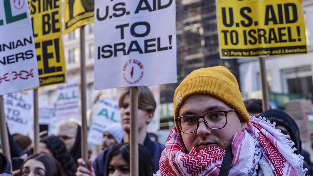 New York'ta öğrenciler Gazze'de ateşkes için ders bırakıp yürüyüş düzenledi New York'ta öğrenciler Gazze'de ateşkes için ders bırakıp yürüyüş düzenledi