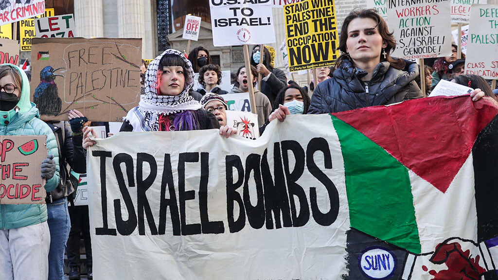 New York'ta öğrenciler Gazze'de ateşkes için ders bırakıp yürüyüş düzenledi New York'ta öğrenciler Gazze'de ateşkes için ders bırakıp yürüyüş düzenledi