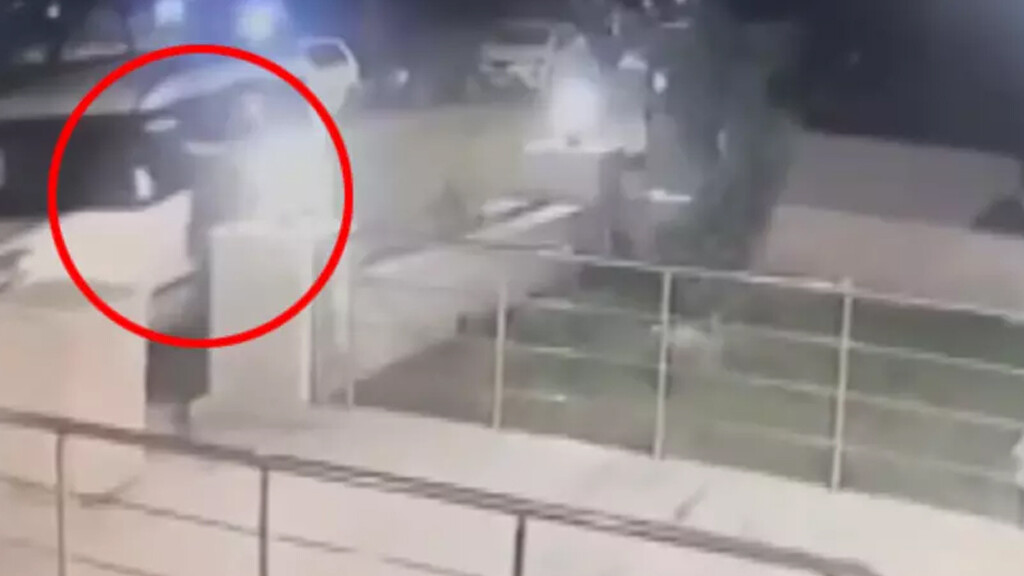Pendik'te polise ateş açıldı! Saldırı anı kamerada Pendik'te polise ateş açıldı! Saldırı anı kamerada
