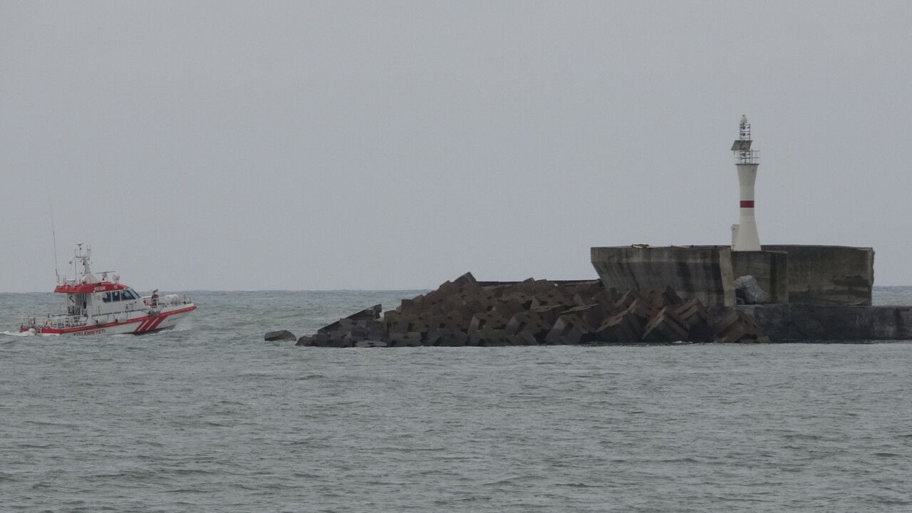 Bursa Valisi Demirtaş, kayıp denizcilerden ikisinin cesedine ulaşıldığı iddiasını yalanladı Bursa Valisi Demirtaş, kayıp denizcilerden ikisinin cesedine ulaşıldığı iddiasını yalanladı