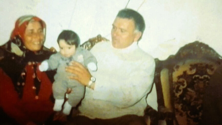 Komşu dehşetinde tüyler ürperten detay! Fotoğraftaki bebek, 20 yıl sonra katili oldu Komşu dehşetinde tüyler ürperten detay! Fotoğraftaki bebek, 20 yıl sonra katili oldu