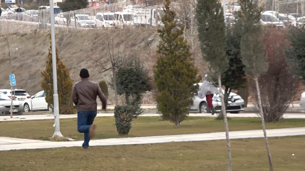 Dilenci zabıtayı gördü, maraton koşucusuna döndü