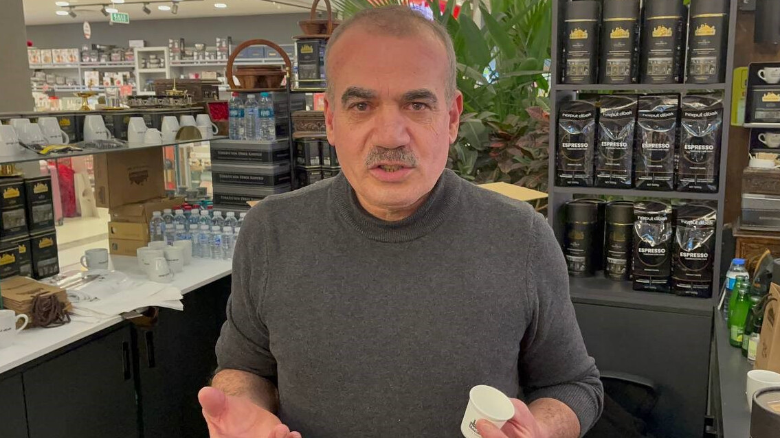 Fincana tüküren işletmeci kendini böyle savundu: Toz çıkmıyordu ben de üfledim