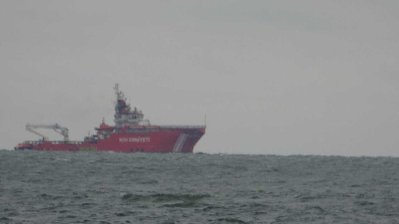 Bursa Valisi Demirtaş, kayıp denizcilerden ikisinin cesedine ulaşıldığı iddiasını yalanladı Bursa Valisi Demirtaş, kayıp denizcilerden ikisinin cesedine ulaşıldığı iddiasını yalanladı