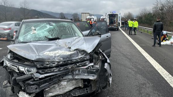 Otoyolda iki araç çarpıştı: 1 ölü, 2’si ağır 5 yaralı