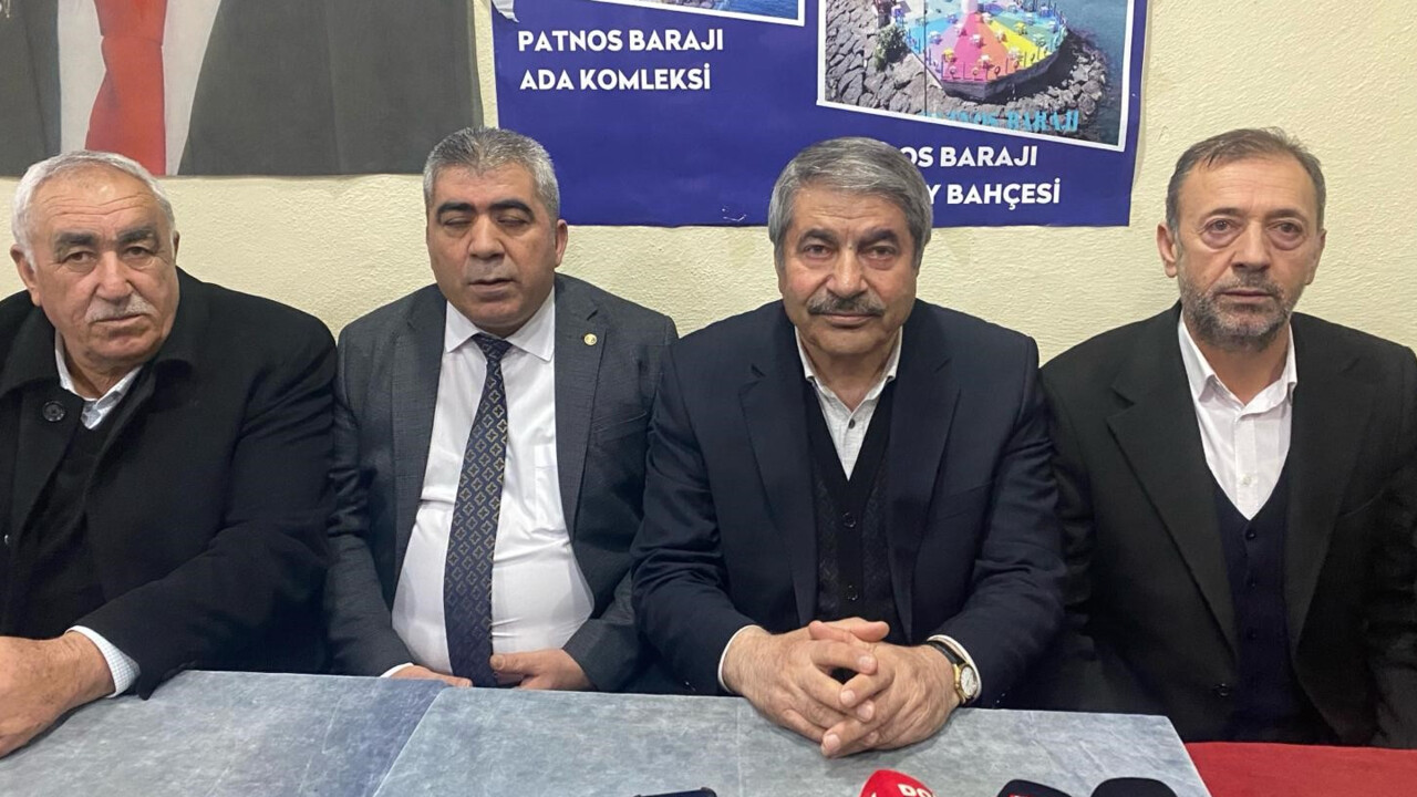 İyi Parti'de istifalar bitmiyor! Başkan adayı üyelerle birlikte AK Parti'ye geçti