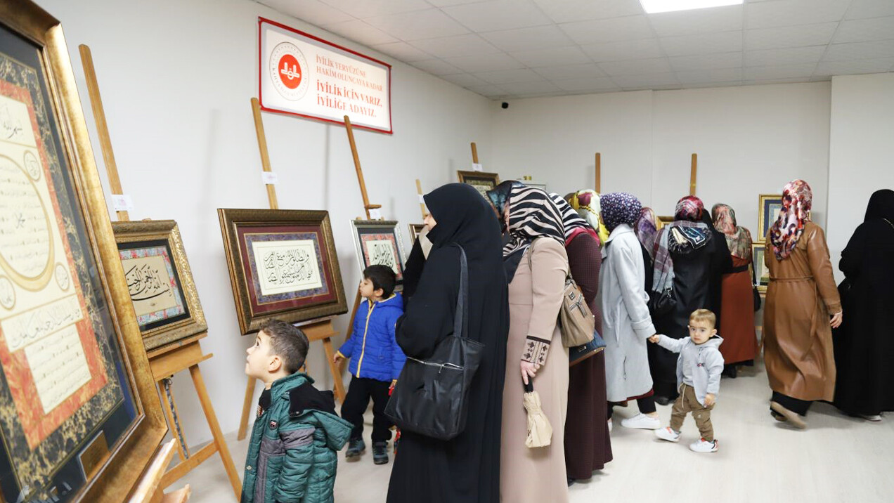 Müftülükten sanat sergisi! Gelirleri Gazze'ye gönderilecek Müftülükten sanat sergisi! Gelirleri Gazze'ye gönderilecek