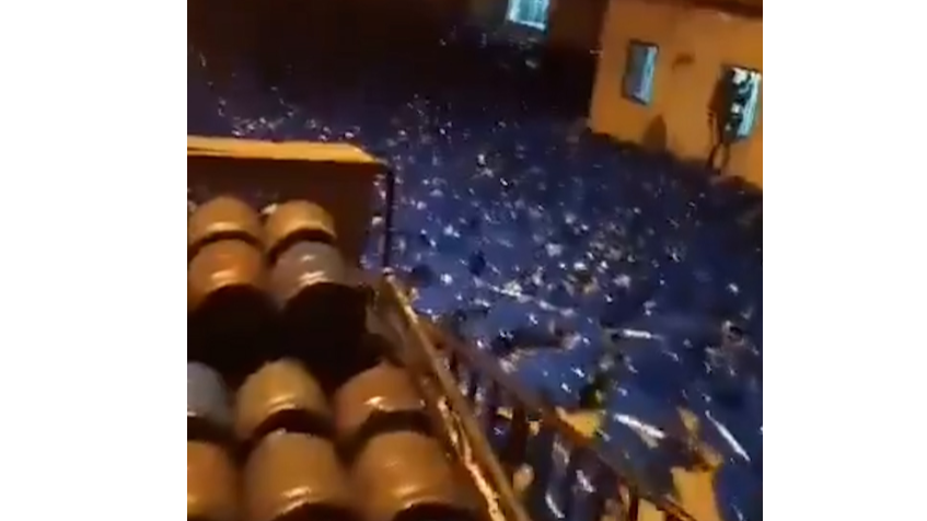 Suriye'de sel felaketi! Binlerce tüp sokaklarda böyle sürüklendi Suriye'de sel felaketi! Binlerce tüp sokaklarda böyle sürüklendi