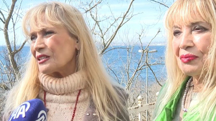 “Param Yok Pulum Yok” şarkısıyla şöhreti yakalayan Meral ve Zuhal kardeşler yıllar sonra ortaya çıktı