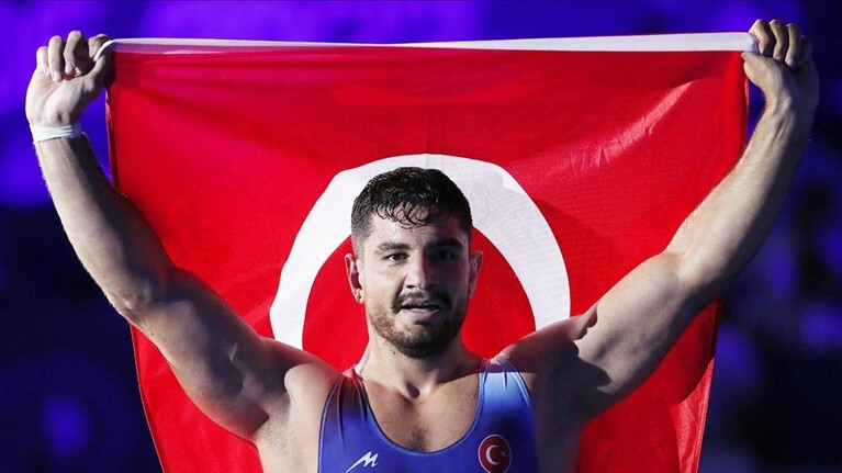 Hedef altın madalya! Milli sporcu Taha Akgül finale yükseldi