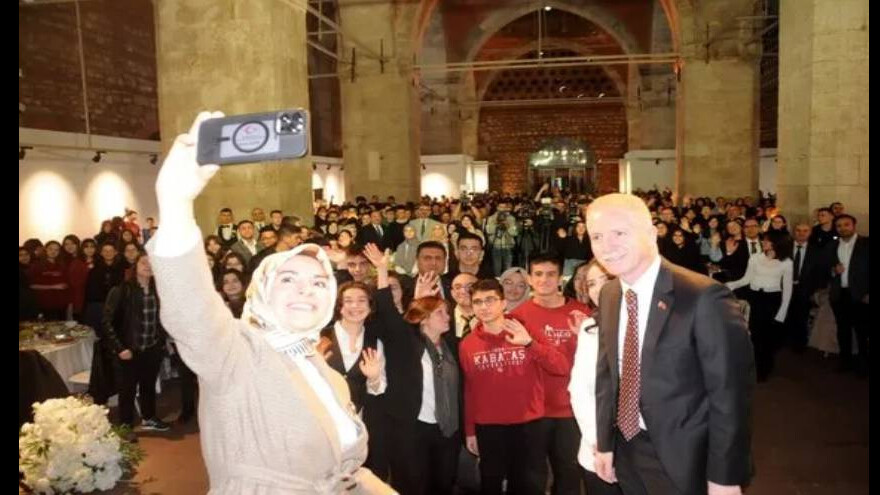 İstanbul Valisi Gül'den milyonlarca öğrenciye burs müjdesi: LGS'de tam puan alanlara her ay 3 bin lira verilecek