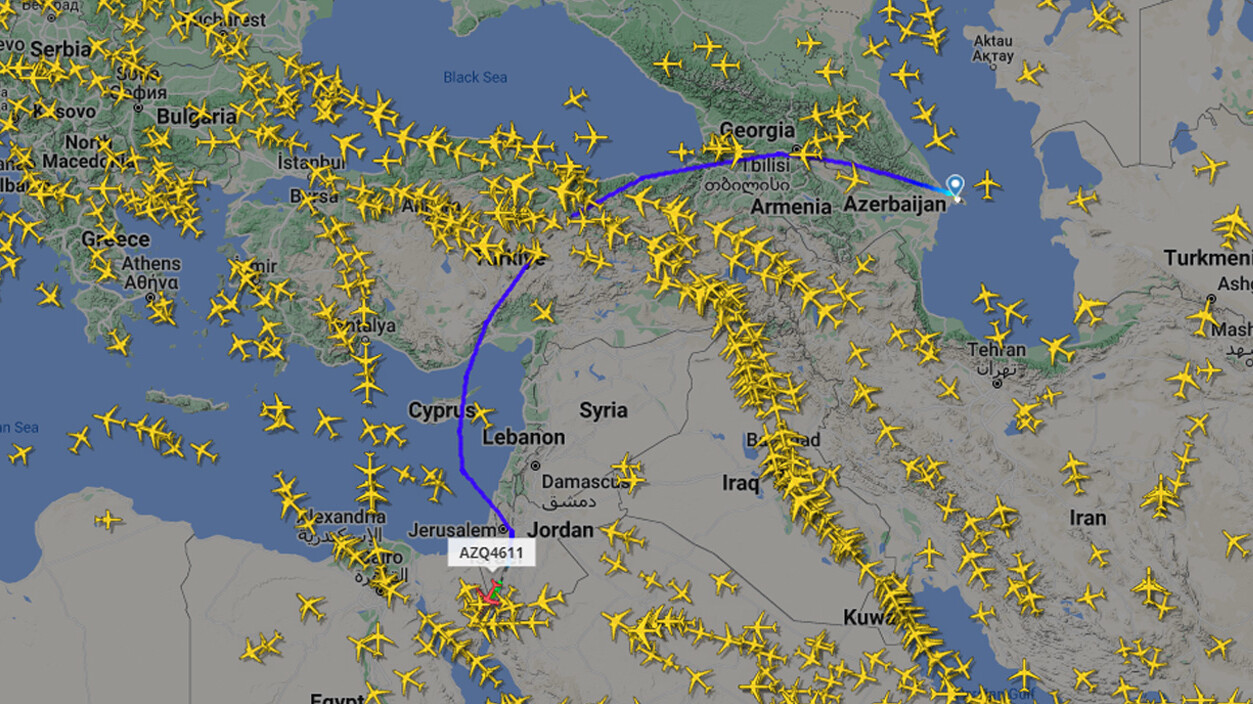 Katliamlar sürerken... Azerbaycan'a ait kargo uçağı İsrail havalimanında