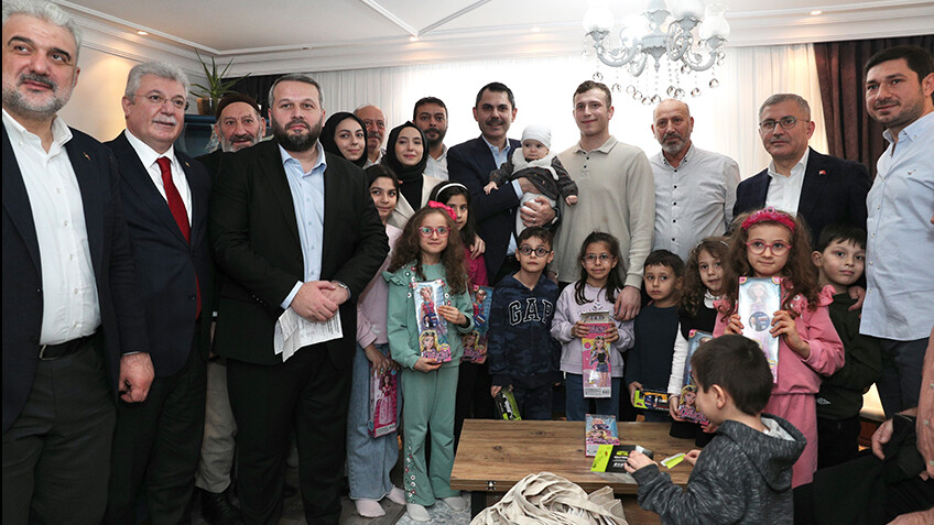 Murat Kurum'u çaya davet eden vatandaşın cebinden çıkan kartvizit şaşırttı