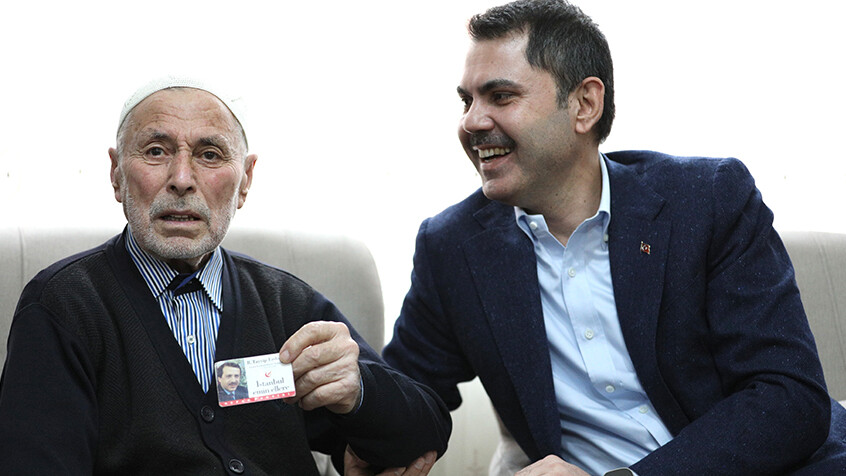 Murat Kurum'u çaya davet eden vatandaşın cebinden çıkan kartvizit şaşırttı