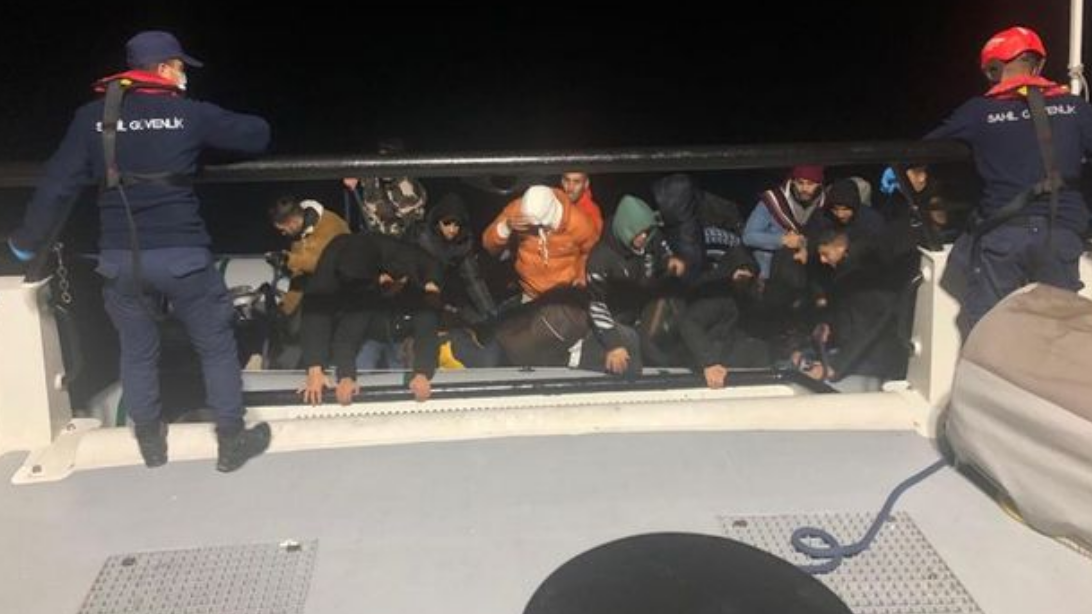 Denizin ortasında büyük panik! Bodrum açıklarında sürüklenen 71 yolculu feribot kurtarıldı