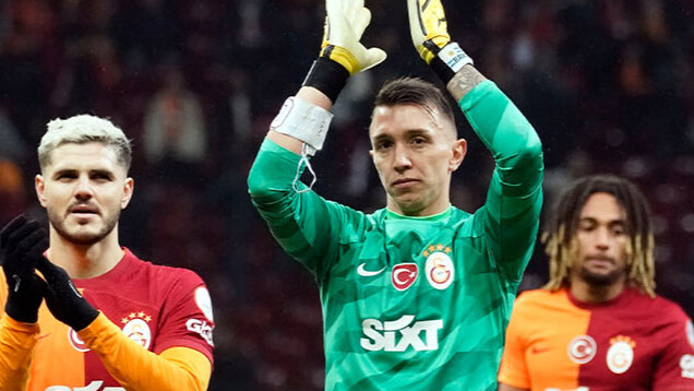 Erden Timur ile Muslera arasında kriz! Hem kontratta sıkıntı var hem parada