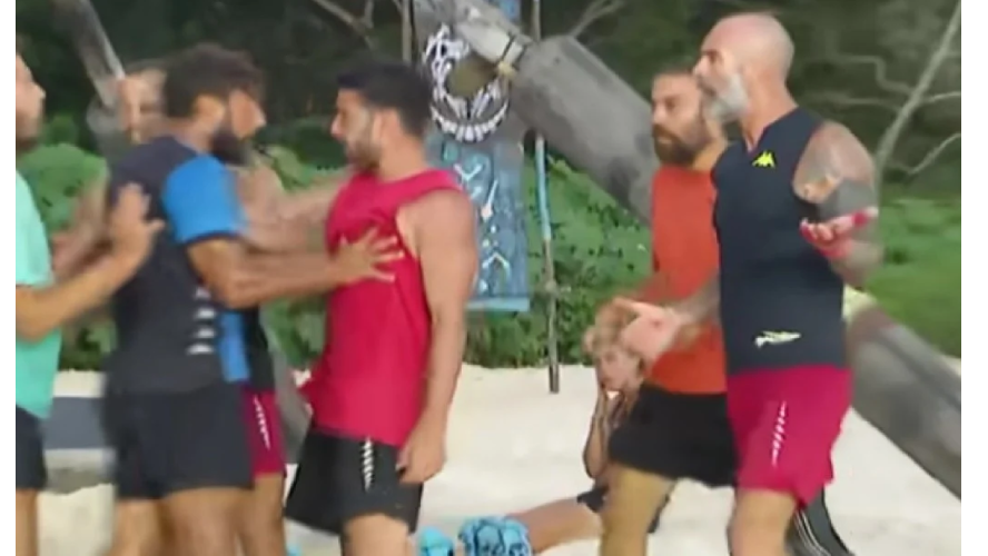 Acun bu defa sinirden küplere binecek! Survivor’da ortalık bir anda savaş alanına döndü, ekipler hemen sahaya girdi Acun bu defa sinirden küplere binecek! Survivor’da ortalık bir anda savaş alanına döndü, ekipler hemen sahaya girdi