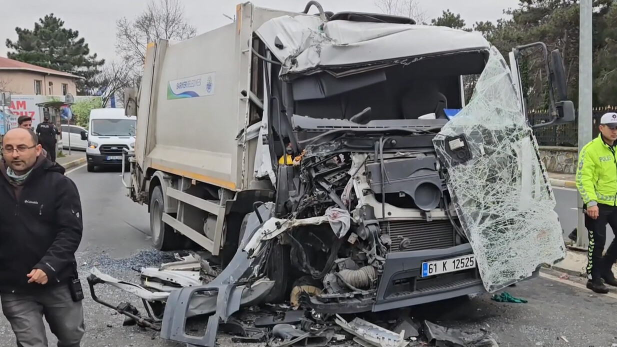Sarıyer'de feci kaza! İETT otobüsü çöp kamyonu ile çarpıştı, 3 kişi yaralandı