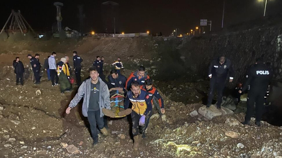 Adıyaman'da kaldırıma çarpan otomobil 150 metreden dere yatağına düştü: 1 polis öldü, 1 polis de yaralı