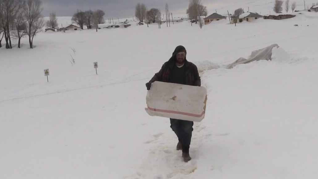 Metrelerce karın içinde bir başlarına yaşıyorlar: Dedemden babama ondan da bana kaldı