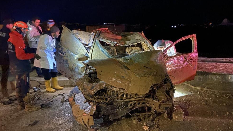 Adıyaman'da kaldırıma çarpan otomobil 150 metreden dere yatağına düştü: 1 polis öldü, 1 polis de yaralı