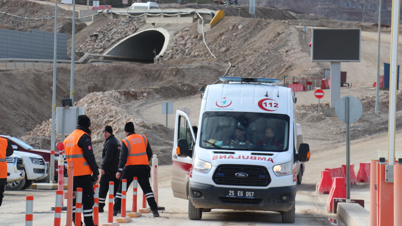 Maden faciasında kaybolan 9 işçiyi arama çalışmaları 7. gününde devam ediyor