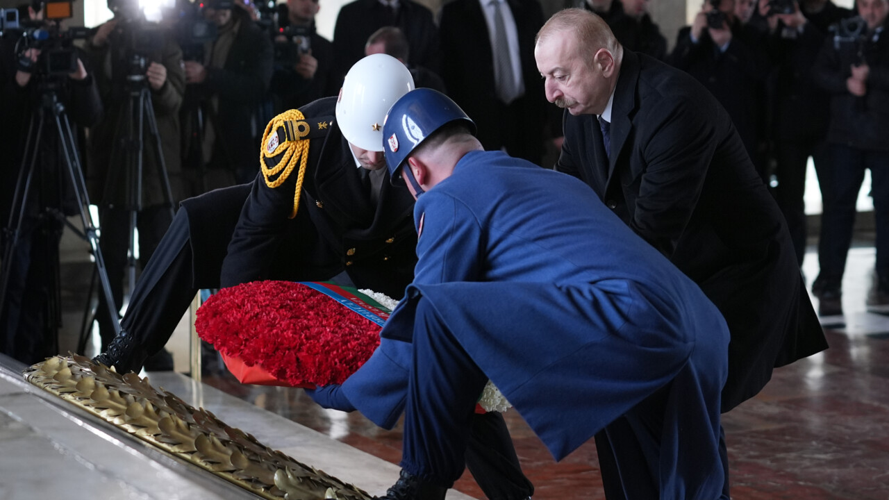 Seçim zaferinin ardından gelenek bozulmadı! Azerbaycan Cumhurbaşkanı Aliyev, ilk resmi ziyaret için Türkiye'de