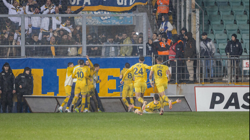 Michy Batshuayi, Ali Koç ile birlikte gidiyor! Hem de Bertuğ Yıldırım'ın yanına Michy Batshuayi, Ali Koç ile birlikte gidiyor! Hem de Bertuğ Yıldırım'ın yanına
