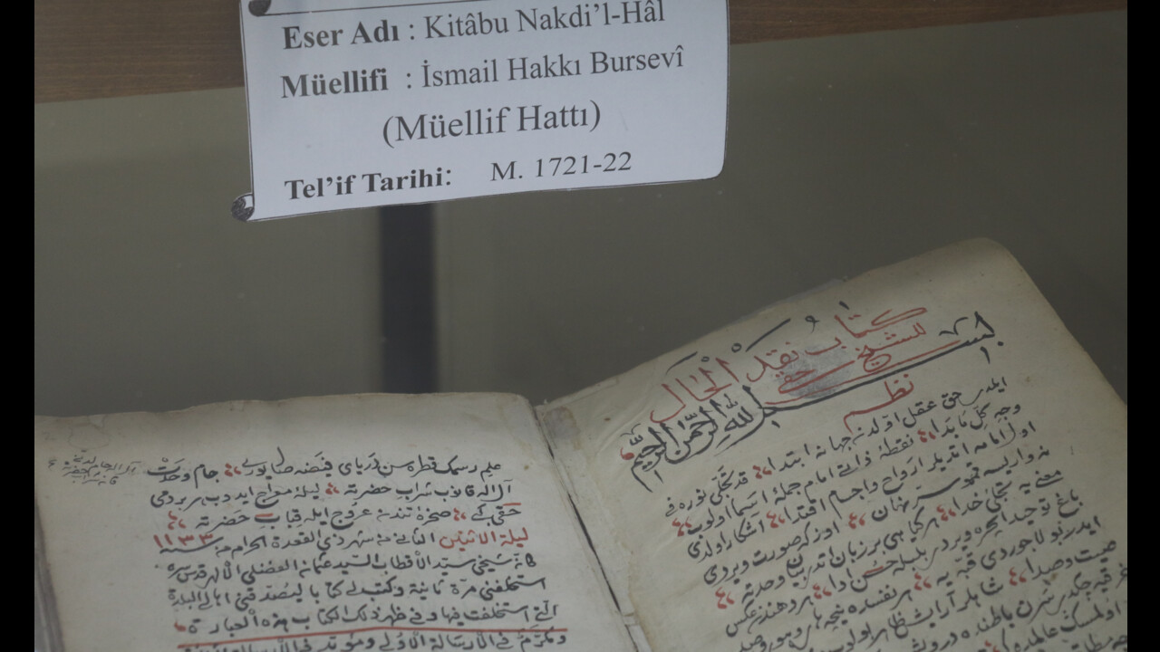 Malayca yazılan ilk Kur’an-ı Kerim tefsiri Bursa'da! İsmail Hakkı Bursevi Kütüphanesi'ndeki nadir eserler özel korumaya alındı Malayca yazılan ilk Kur’an-ı Kerim tefsiri Bursa'da! İsmail Hakkı Bursevi Kütüphanesi'ndeki nadir eserler özel korumaya alındı