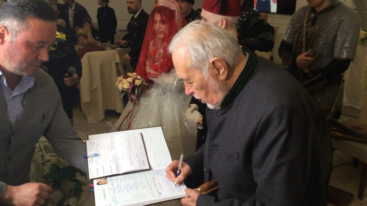 Sultan II. Abdülhamid Han'ın torunu Berna Osmanoğlu evlendi