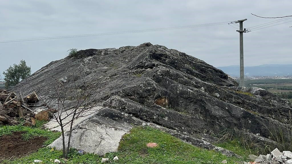 Roma dönemine ait mezarı asitle eritmeye çalıştılar! 3 defineciye suçüstü Roma dönemine ait mezarı asitle eritmeye çalıştılar! 3 defineciye suçüstü