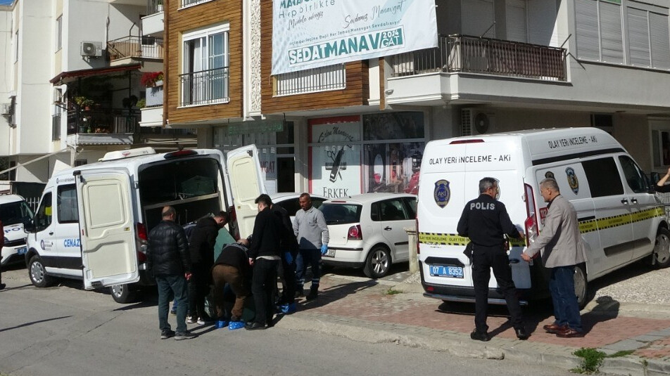 2 çocuğunun annesini tek kurşunla öldürdü 2 çocuğunun annesini tek kurşunla öldürdü