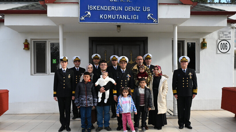 Gözlerini TCG Bayraktar Amfibi Gemisi'nde açan bebekler 2 yaşına girdi Gözlerini TCG Bayraktar Amfibi Gemisi'nde açan bebekler 2 yaşına girdi