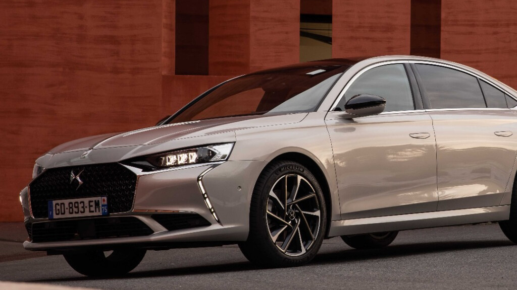 Lüks otomobillerde rüzgar tersine döndü! Sıfır faizli kampanya dönemi Lüks otomobillerde rüzgar tersine döndü! Sıfır faizli kampanya dönemi