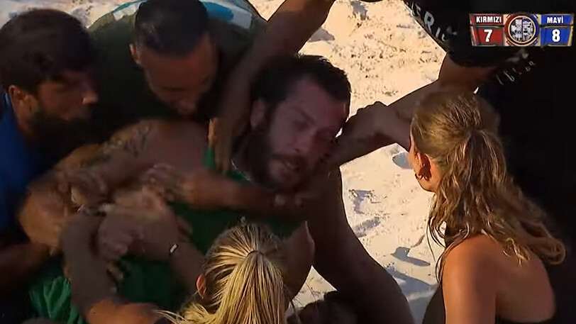Survivor All Star’da büyük kavga: Hakan ile Ogeday birbirine girdi, Acun Ilıcalı'nın müdahalesi gecikmedi Survivor All Star’da büyük kavga: Hakan ile Ogeday birbirine girdi, Acun Ilıcalı'nın müdahalesi gecikmedi