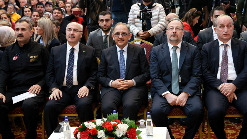 Bakan Özhaseki deprem konutları için süre verdi! 'Bütün evleri 1-1,5 sene içerisinde teslim ederiz'