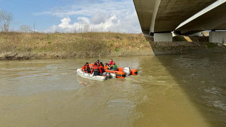 'Eşim beni öldürecek' ihbarı yaptı, sırra kadem bastı! Leyla bir haftadır her yerde aranıyor 'Eşim beni öldürecek' ihbarı yaptı, sırra kadem bastı! Leyla bir haftadır her yerde aranıyor