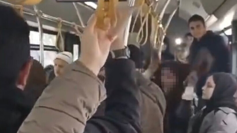 2 kadın otobüste saç baş birbirine girdi! Küfürler havada uçuştu, yolcular zor ayırdı 2 kadın otobüste saç baş birbirine girdi! Küfürler havada uçuştu, yolcular zor ayırdı