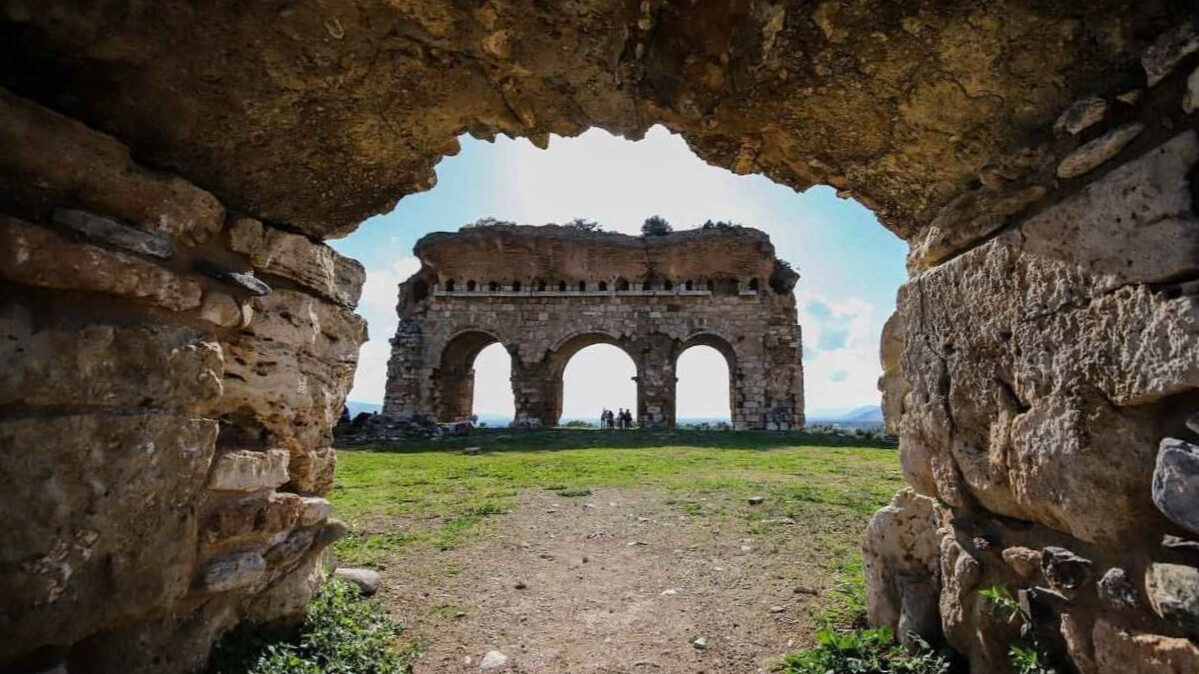Tralleis ihmal edildi! Aydın’ın en eski derneği 50. kuruluş yıldönümünde antik şehre dikkat çekti Tralleis ihmal edildi! Aydın’ın en eski derneği 50. kuruluş yıldönümünde antik şehre dikkat çekti