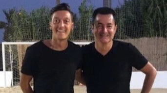 Mesut Özil Survivor'a mı gelecek? Mesut Özil Survivor için yola çıkıyor Mesut Özil Survivor'a mı gelecek? Mesut Özil Survivor için yola çıkıyor