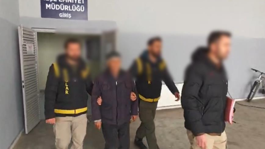 Camide çocuklara bıçak çeken yaşlı adam hakkında karar Camide çocuklara bıçak çeken yaşlı adam hakkında karar