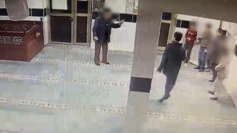 Camide çocuklara bıçak çeken yaşlı adam hakkında karar Camide çocuklara bıçak çeken yaşlı adam hakkında karar